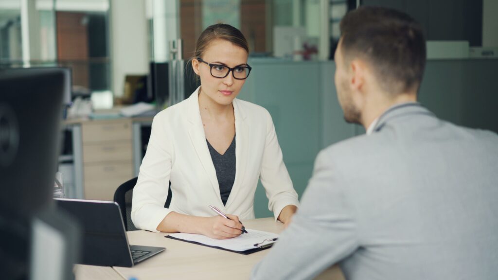10 Tips infalibles para superar una entrevista de trabajo en inglés 1 pexels silverkblack 36714211